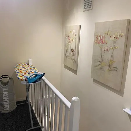 Apartment Contractor & Family Friendly House Romford *
