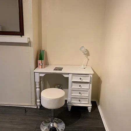 Contractor & Family Friendly House Romford Apartment