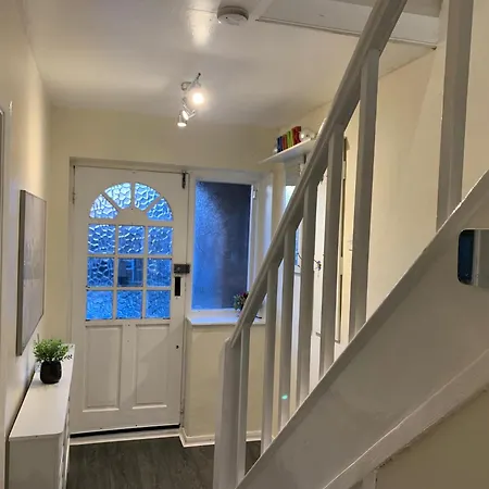Apartment Contractor & Family Friendly House Romford *