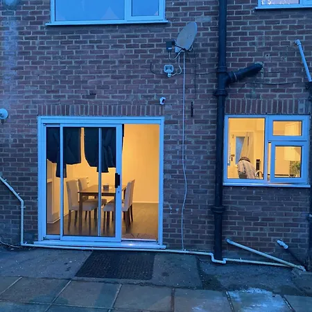 Contractor & Family Friendly House Romford Havering