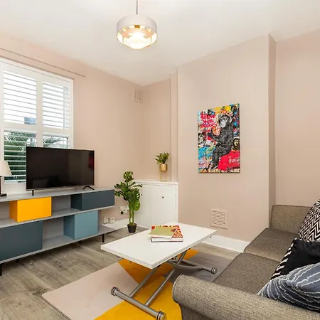 Holiday home Renovated 3br Wgarden In Stratford, 1min To Train