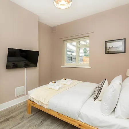 Renovated 3br Wgarden In Stratford, 1min To Train