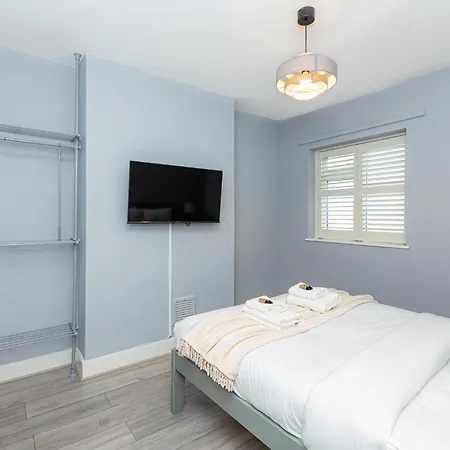 Renovated 3br Wgarden In Stratford, 1min To Train * London
