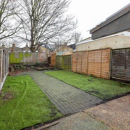 Renovated 3br Wgarden In Stratford, 1min To Train