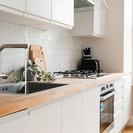 Stylish & Modern In Honor Oak Apartment London
