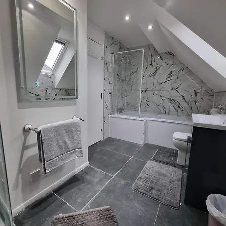Sutton Apartment, Greater London Sutton (Greater London)