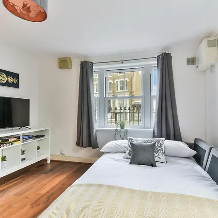 Fantastic Central Line City-pad! Apartment