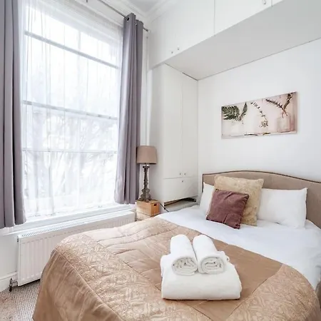 Modern 1-bed With 3 Minute Walk To Tube Station. Apartment