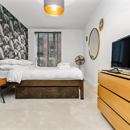 Chic Urban In Shoreditch 2 Bed 2 Bath Apartment