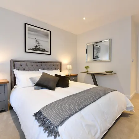 Two Bedroom Flat * London