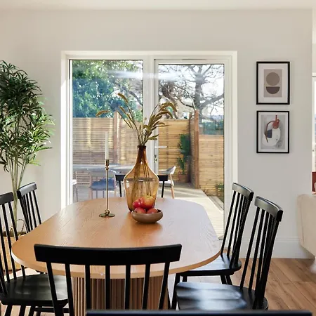 The Wembley Park Secret - Spacious 3bdr Flat With Terrace * London