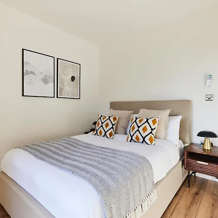 Apartment The Wembley Park Secret - Spacious 3bdr Flat With Terrace *