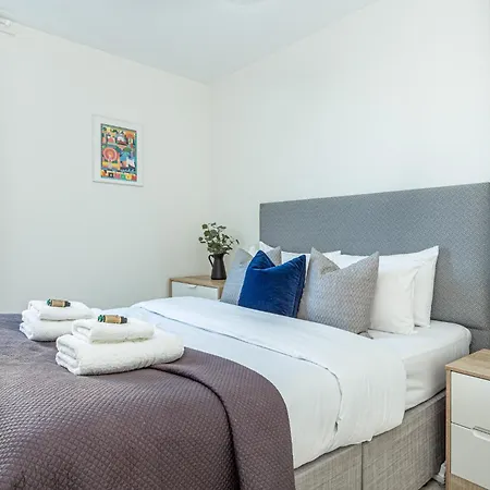 Modern New 2br Flat Wbalcony In Peaceful Brixton