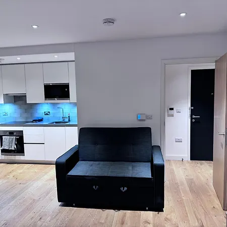 Canning Town Hub Aptmt * London