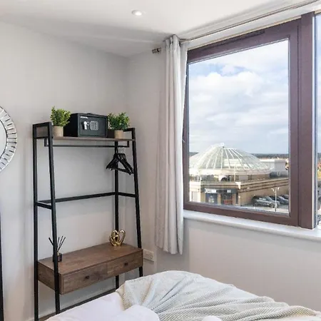 Harmonious Greens: Cozy 1-bed Flat In Apartment Harrow