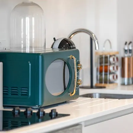 Harmonious Greens: Cozy 1-bed Flat In Apartment