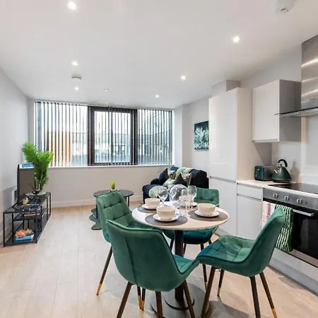 Harmonious Greens: Cozy 1-bed Flat In * Harrow