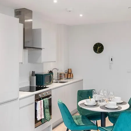 Apartment Harmonious Greens: Cozy 1-bed Flat In