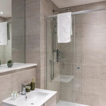 Harmonious Greens: Cozy 1-bed Flat In Apartment Harrow