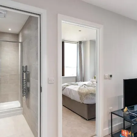 Harmonious Greens: Cozy 1-bed Flat In Harrow