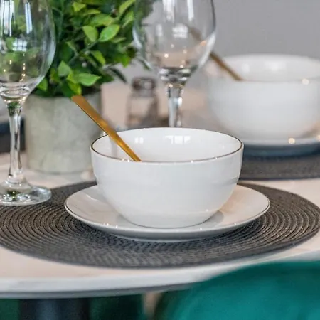 Harmonious Greens: Cozy 1-bed Flat In *