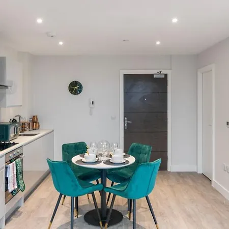 Harmonious Greens: Cozy 1-bed Flat In * Harrow