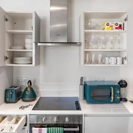 Harmonious Greens: Cozy 1-bed Flat In Apartment Harrow
