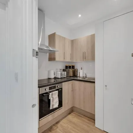 Apartment Bijou Living: Tiny Studio Bliss *