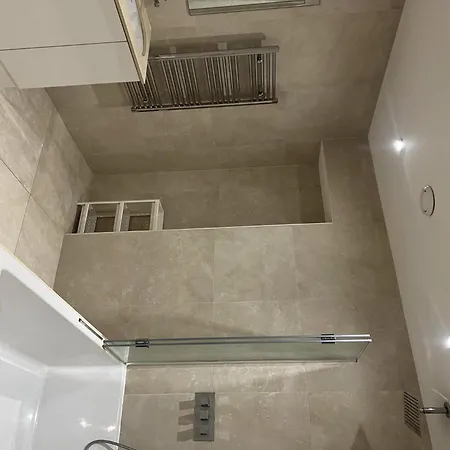 Beautiful 2-bed In Apartment London