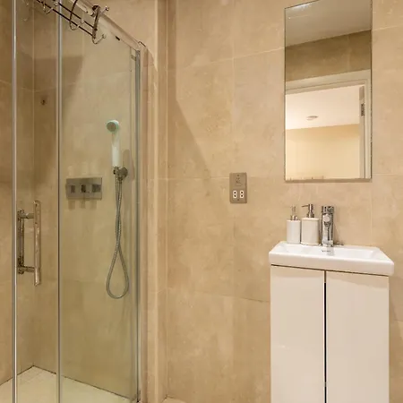Beautiful 2-bed In London
