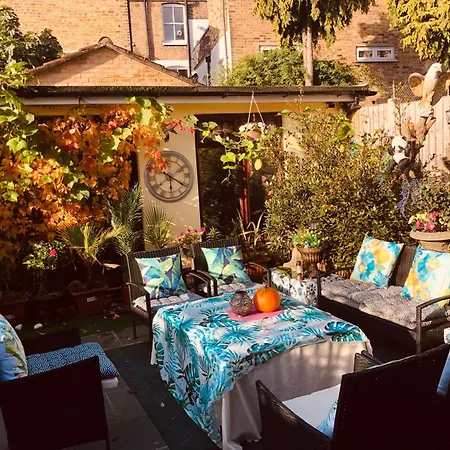 Cheerful 4 Bedroom House With Garden Free Parking * London