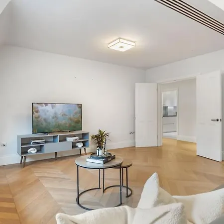 Luxury 3 Bed Flat In Kensington Apartment *