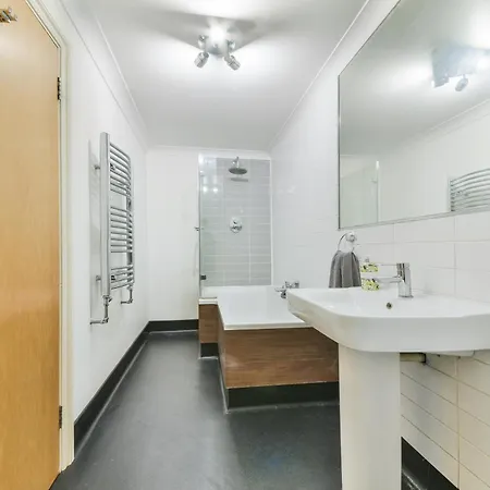 Fantastic Central Line City-pad! Apartment