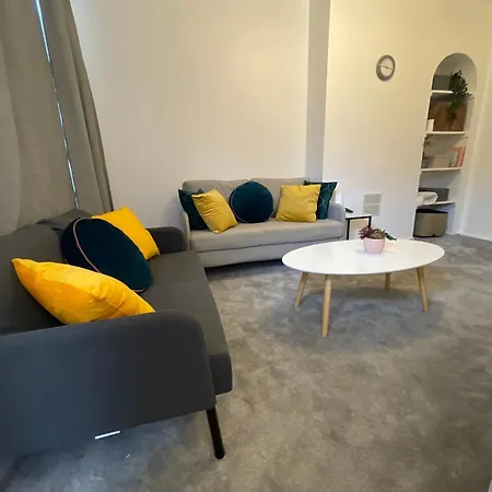 Tooting - Cosy 2 Bedroom House With Garden, 5 Mins Walk To Tube Station London