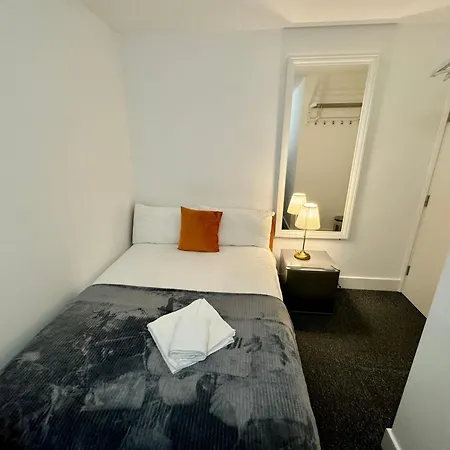 Cosmopolitan Comfort Private Bedrooms In Euston 106 Homestay
