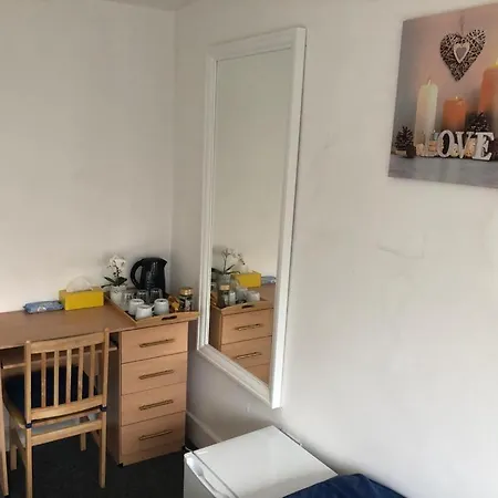 Cosmopolitan Comfort Private Bedrooms In Euston 106 Homestay London