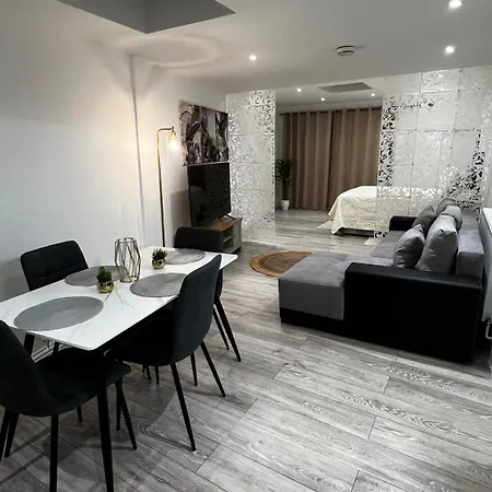 Charming Bedroom Flat Apartment *