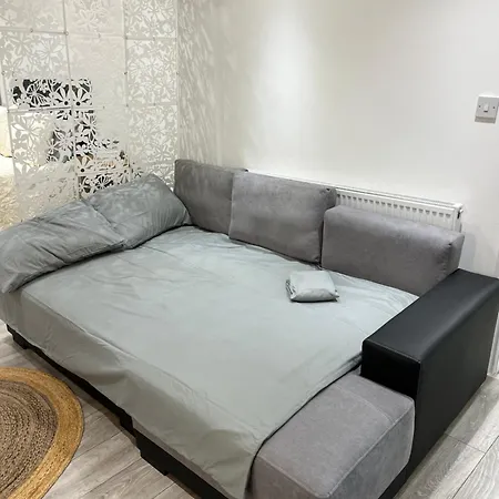 Charming Bedroom Flat