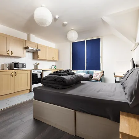 Very Large Studio On Finchley Road 15 *