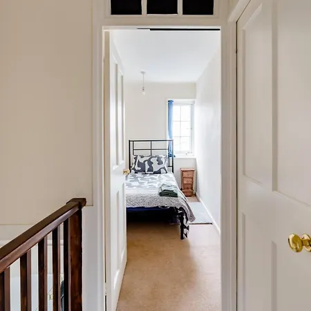 Morden House Homestay Morden (Greater London)