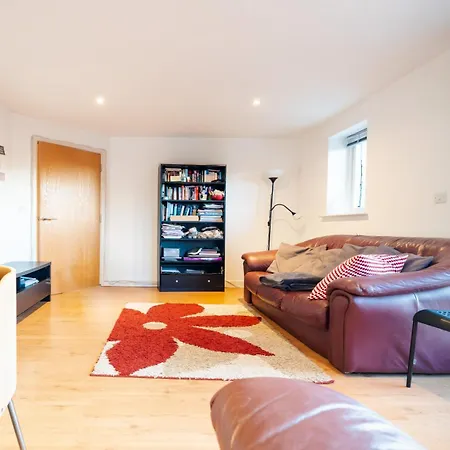 1 Bedroom Stylish In Zone 2 Close To Center - Whole *