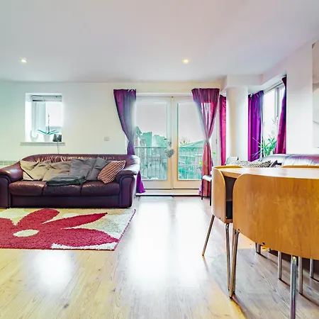 Apartment 1 Bedroom Stylish In Zone 2 Close To Center - Whole *