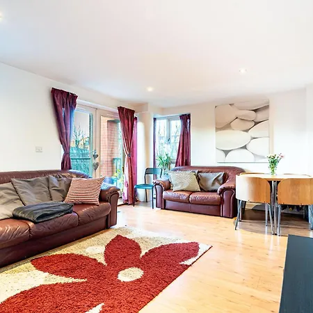 1 Bedroom Stylish In Zone 2 Close To Center - Whole *