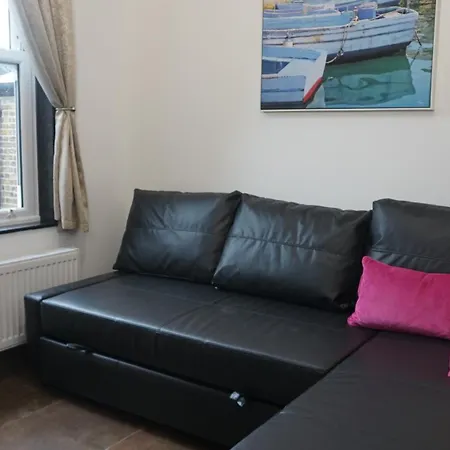 Beautiful Sleeps 6, 2 Minutes To Metro *