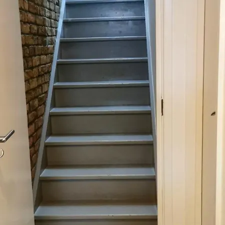 Beautiful Sleeps 6, 2 Minutes To Metro