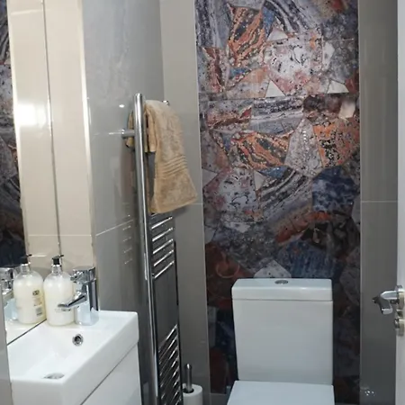 Luxury House Sleeps 13, 2 Minutes To Metro Сasa de vacaciones *