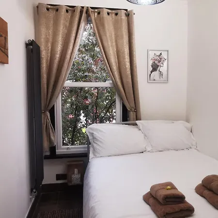 Luxury House Sleeps 13, 2 Minutes To Metro Сasa de vacaciones Londres
