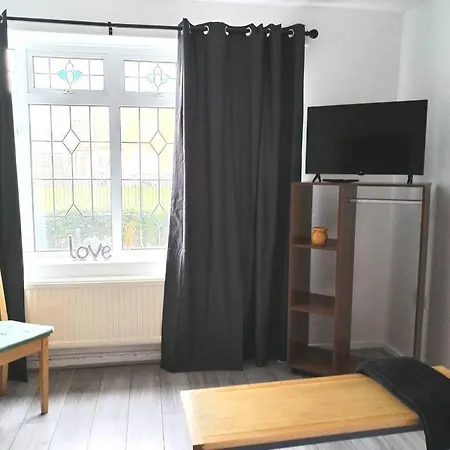 Cosy Near E1 * London