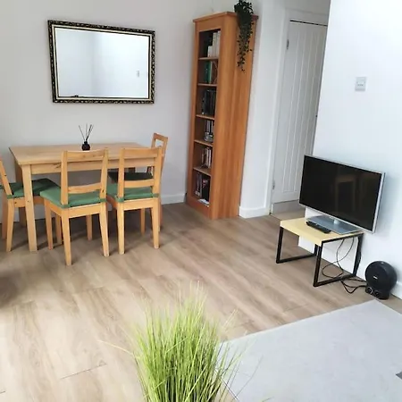 Cosy Near E1 London