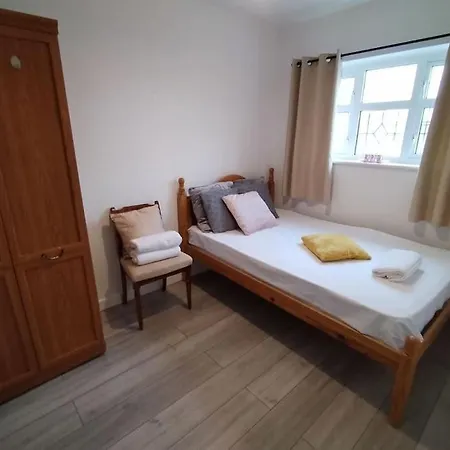Cosy Near E1